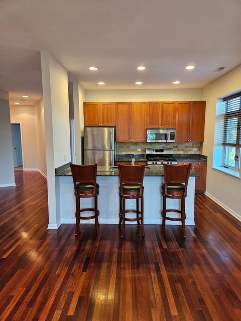 Tiny photo for 4770 N Manor Avenue #304, Chicago, IL 60625 (MLS # 12722019)