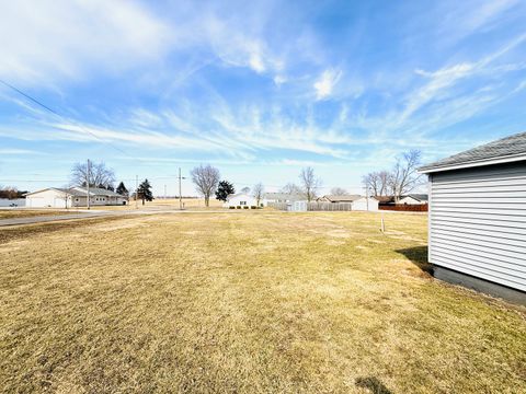 Tiny photo for 502 E Mcneil Avenue, Hoopeston, IL 60942 (MLS # 12581925)