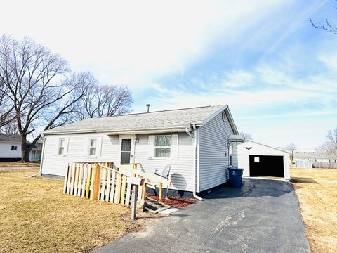 Photo of 502 E Mcneil Avenue, Hoopeston, IL 60942 (MLS # 12581925)