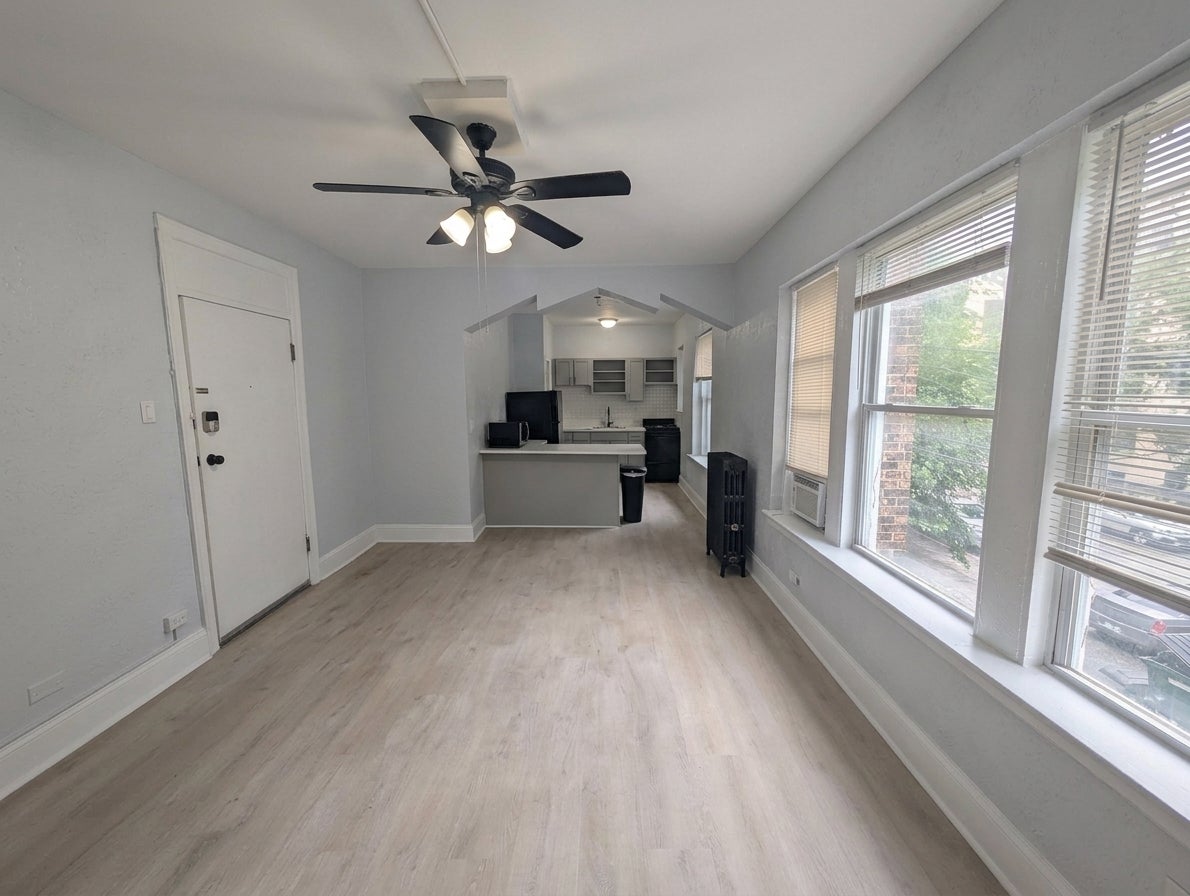 5135 S blackstone Avenue 305