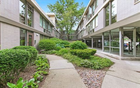 Tiny photo for 1040 Ontario Street #3H, Oak Park, IL 60302 (MLS # 12482622)