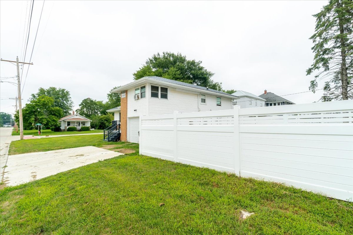 310 W Prairie Street