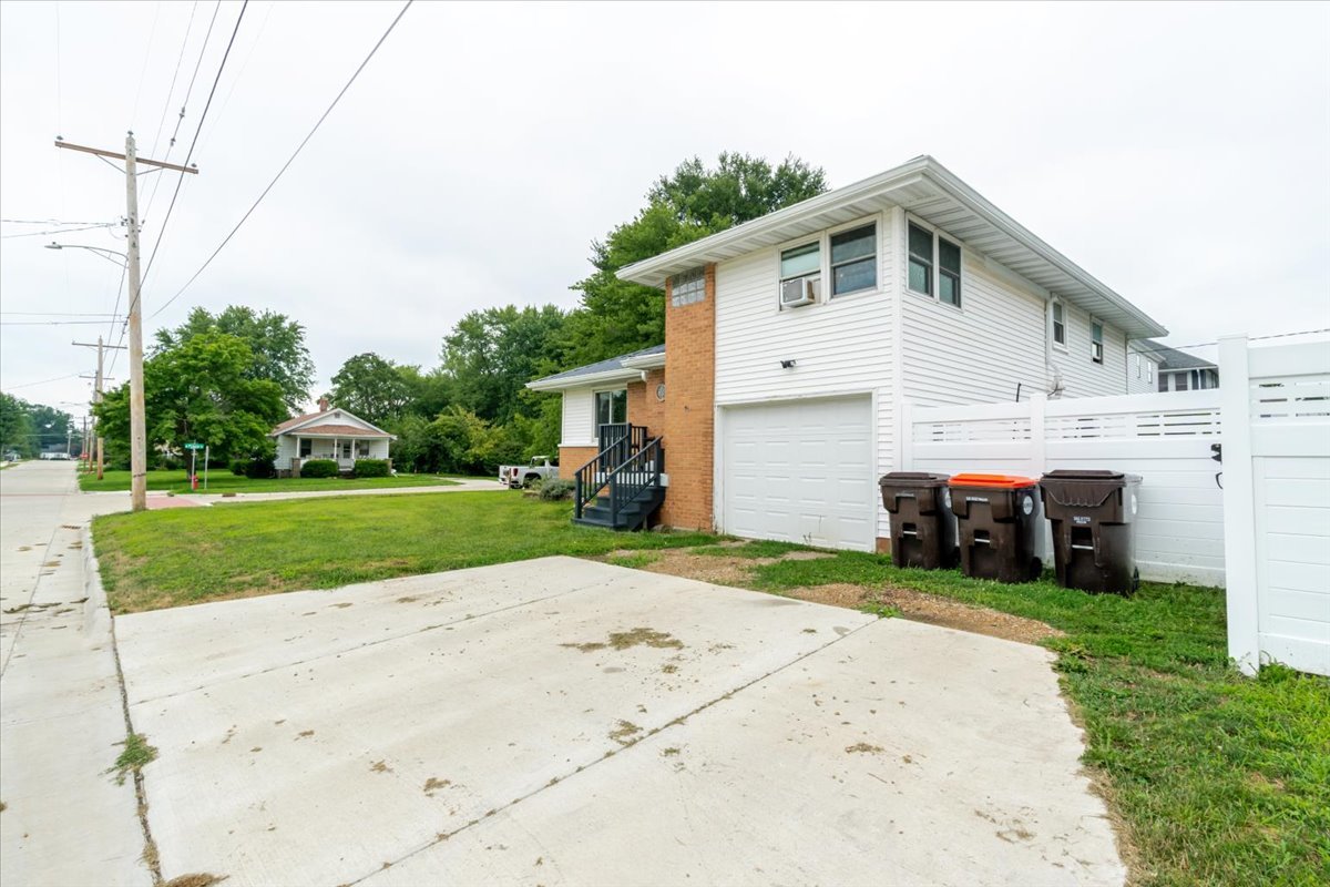 310 W Prairie Street