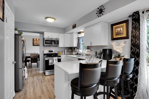 Tiny photo for 1734 Bishops Way, Mundelein, IL 60060 (MLS # 12420219)