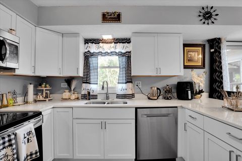 Tiny photo for 1734 Bishops Way, Mundelein, IL 60060 (MLS # 12420219)