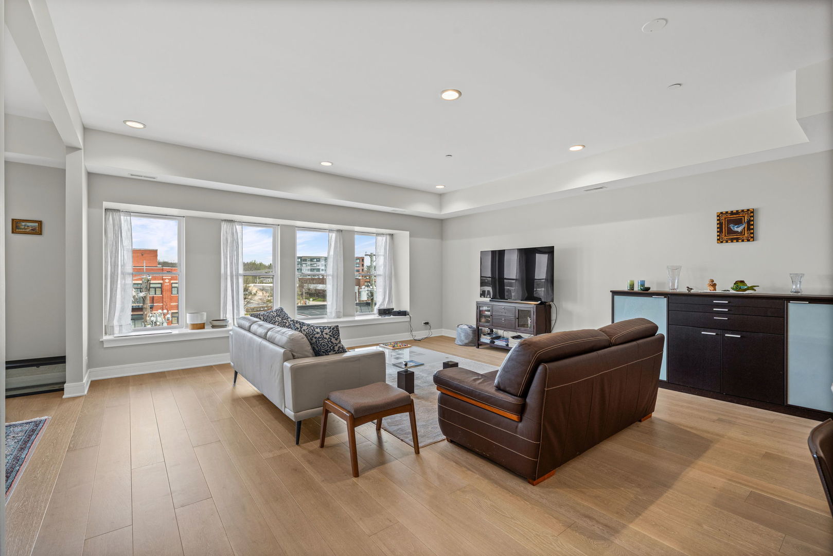 815 Laurel Avenue 403