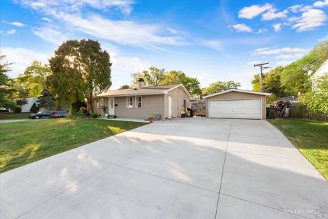 Photo of 200 AMARILLO Drive, Carpentersville, IL 60110 (MLS # 12493977) Photo of 200 AMARILLO Drive, Carpentersville, IL 60110 (MLS # 12493977)