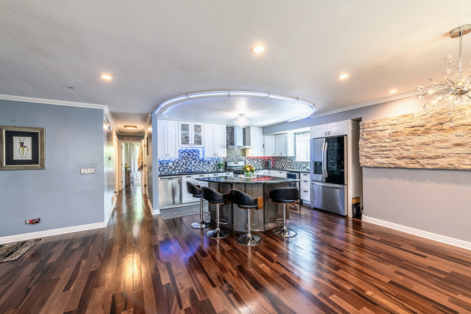 484 VALLEYVIEW Drive