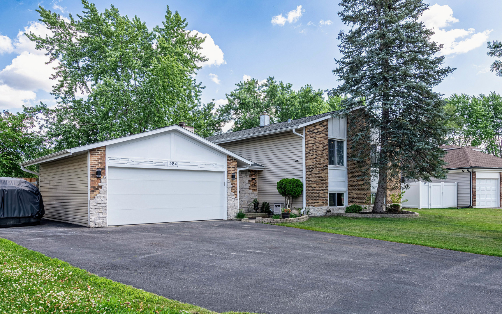 484 VALLEYVIEW Drive