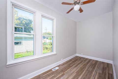 Tiny photo for 9240 S Trumbull Avenue, Evergreen Park, IL 60805 (MLS # 12500174)