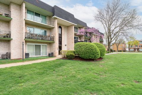 Tiny photo for 9202 S Pulaski Road #1E, Oak Lawn, IL 60453 (MLS # 12631129)