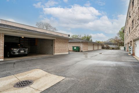 Tiny photo for 9202 S Pulaski Road #1E, Oak Lawn, IL 60453 (MLS # 12631129)
