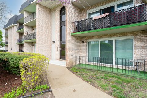 Tiny photo for 9202 S Pulaski Road #1E, Oak Lawn, IL 60453 (MLS # 12631129)