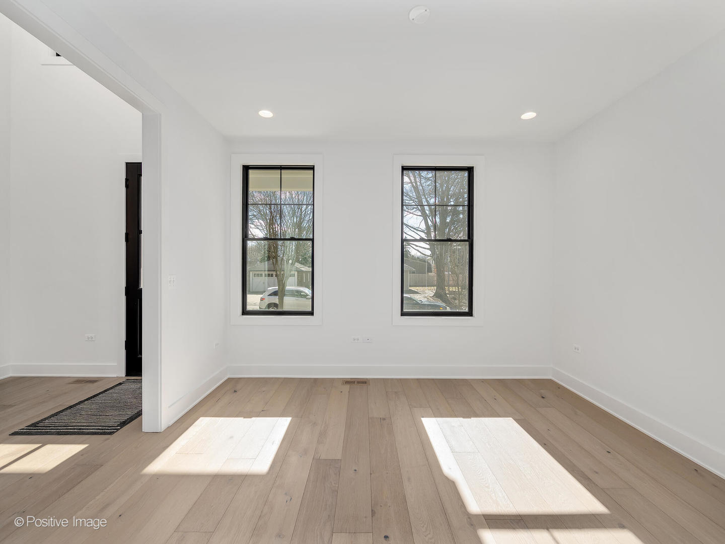 609 E Franklin Avenue