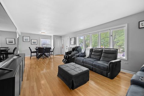 Tiny photo for 335 S Crescent Avenue, Palatine, IL 60067 (MLS # 12473631)