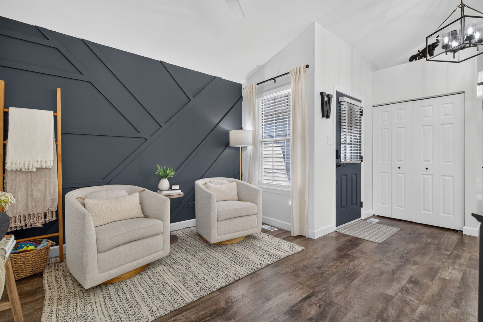 4711 Blue Jay Lane