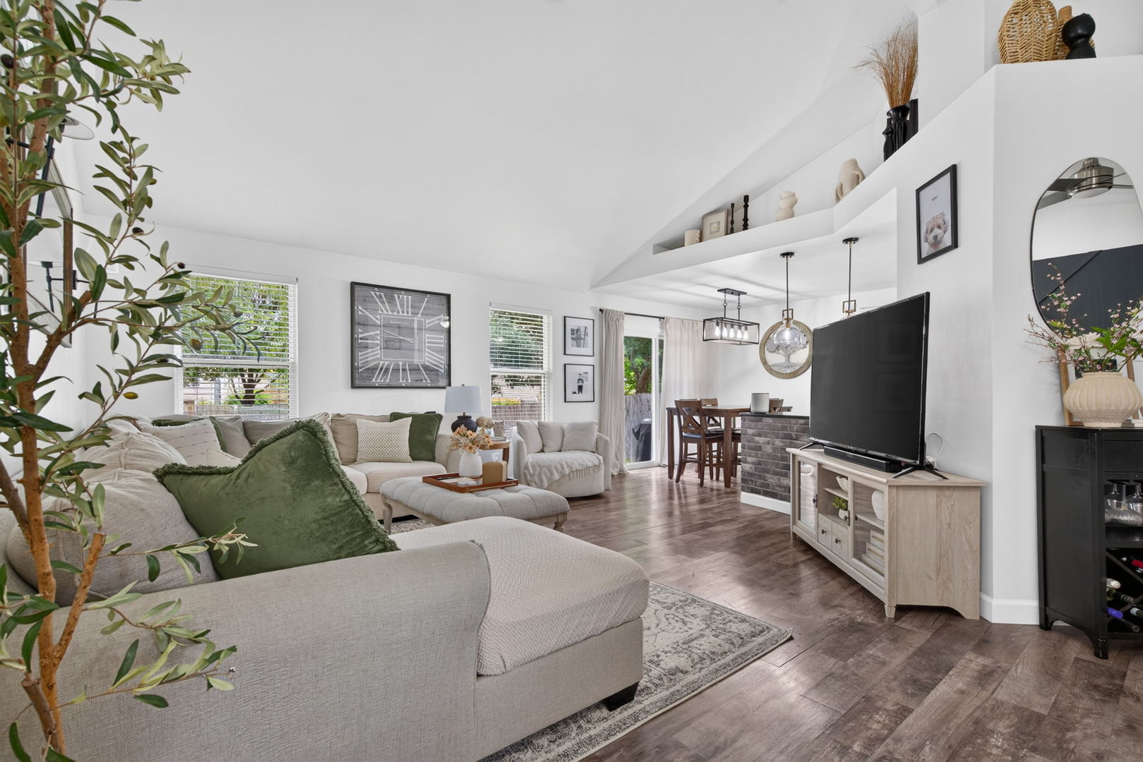 4711 Blue Jay Lane