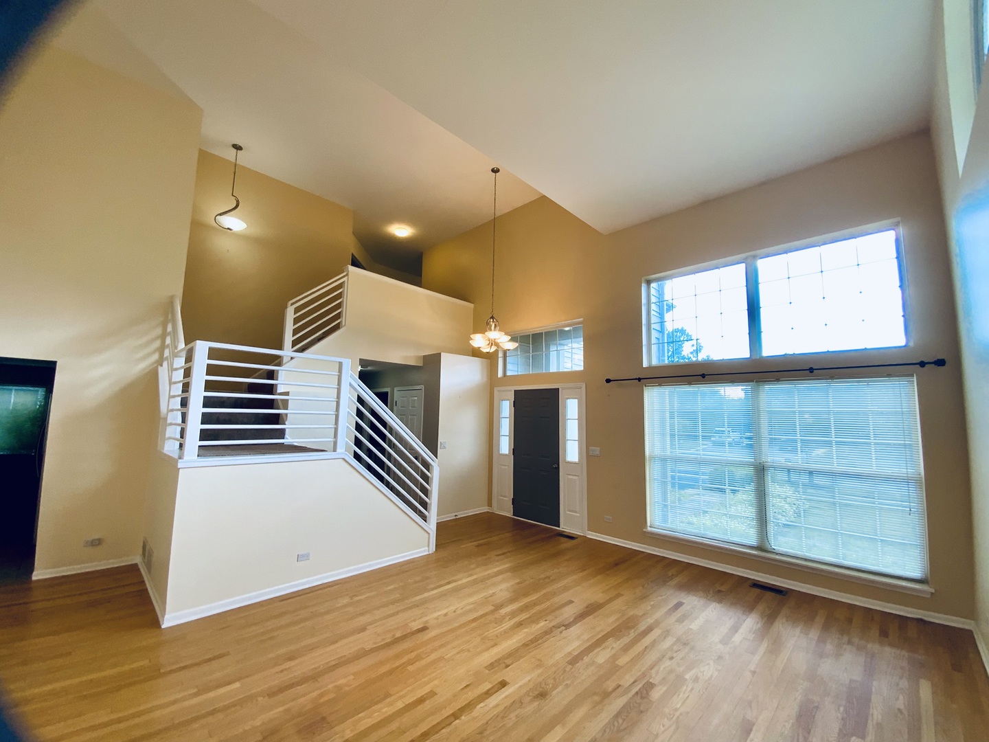 735 Ravinia Drive