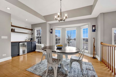 Tiny photo for 81 Parkside Court, North Aurora, IL 60542 (MLS # 12587883)