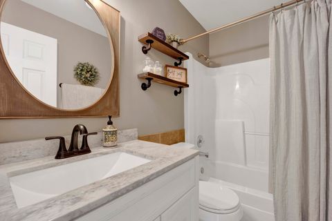 Tiny photo for 81 Parkside Court, North Aurora, IL 60542 (MLS # 12587883)