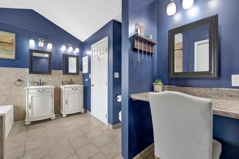 Tiny photo for 81 Parkside Court, North Aurora, IL 60542 (MLS # 12587883)