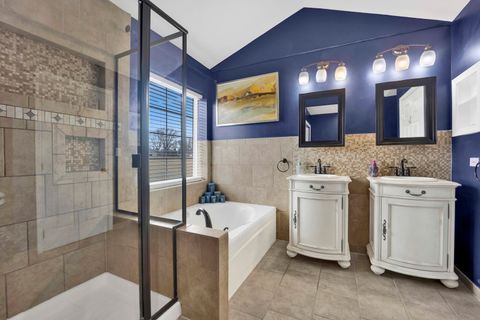 Tiny photo for 81 Parkside Court, North Aurora, IL 60542 (MLS # 12587883)