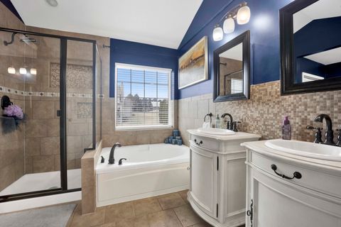 Tiny photo for 81 Parkside Court, North Aurora, IL 60542 (MLS # 12587883)