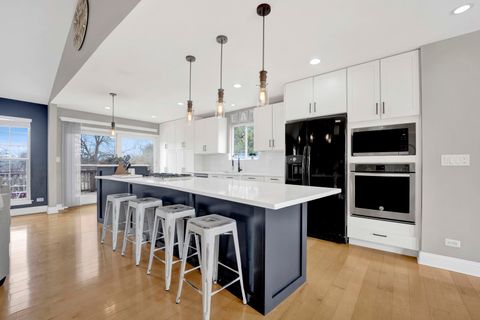 Tiny photo for 81 Parkside Court, North Aurora, IL 60542 (MLS # 12587883)