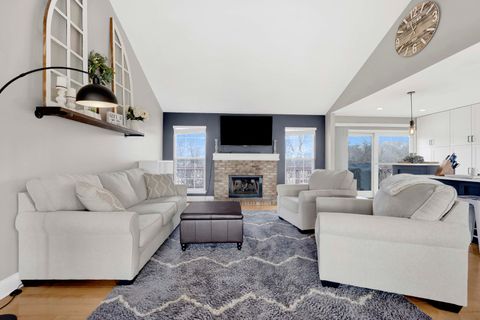 Tiny photo for 81 Parkside Court, North Aurora, IL 60542 (MLS # 12587883)