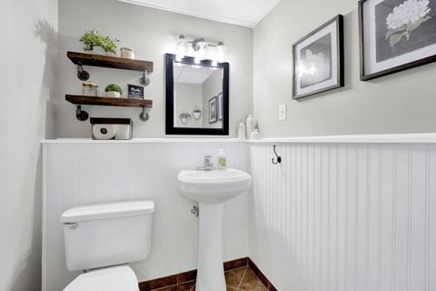 Tiny photo for 81 Parkside Court, North Aurora, IL 60542 (MLS # 12587883)