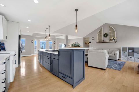 Tiny photo for 81 Parkside Court, North Aurora, IL 60542 (MLS # 12587883)