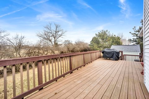 Tiny photo for 81 Parkside Court, North Aurora, IL 60542 (MLS # 12587883)