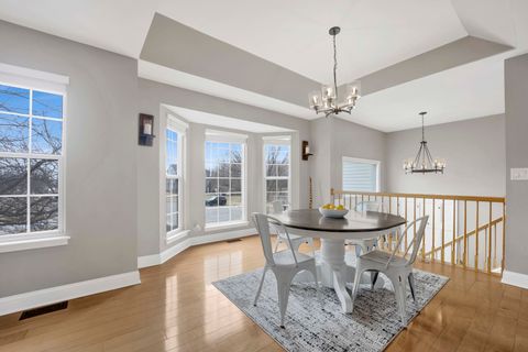 Tiny photo for 81 Parkside Court, North Aurora, IL 60542 (MLS # 12587883)