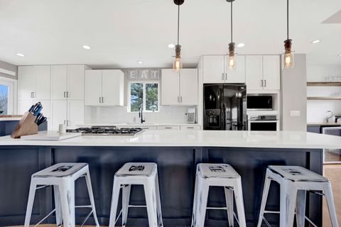 Tiny photo for 81 Parkside Court, North Aurora, IL 60542 (MLS # 12587883)