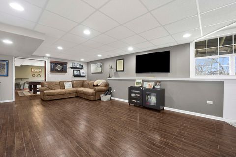 Tiny photo for 81 Parkside Court, North Aurora, IL 60542 (MLS # 12587883)