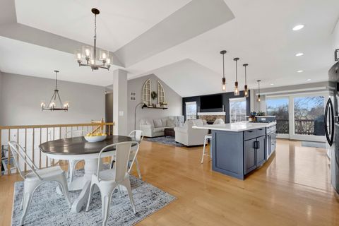 Tiny photo for 81 Parkside Court, North Aurora, IL 60542 (MLS # 12587883)