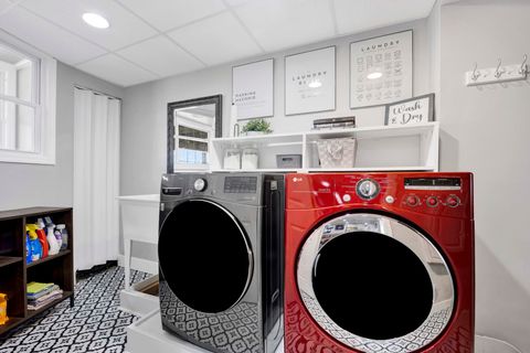 Tiny photo for 81 Parkside Court, North Aurora, IL 60542 (MLS # 12587883)