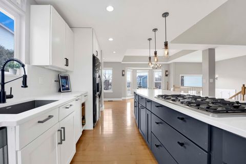 Tiny photo for 81 Parkside Court, North Aurora, IL 60542 (MLS # 12587883)