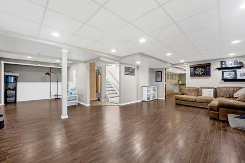 Tiny photo for 81 Parkside Court, North Aurora, IL 60542 (MLS # 12587883)