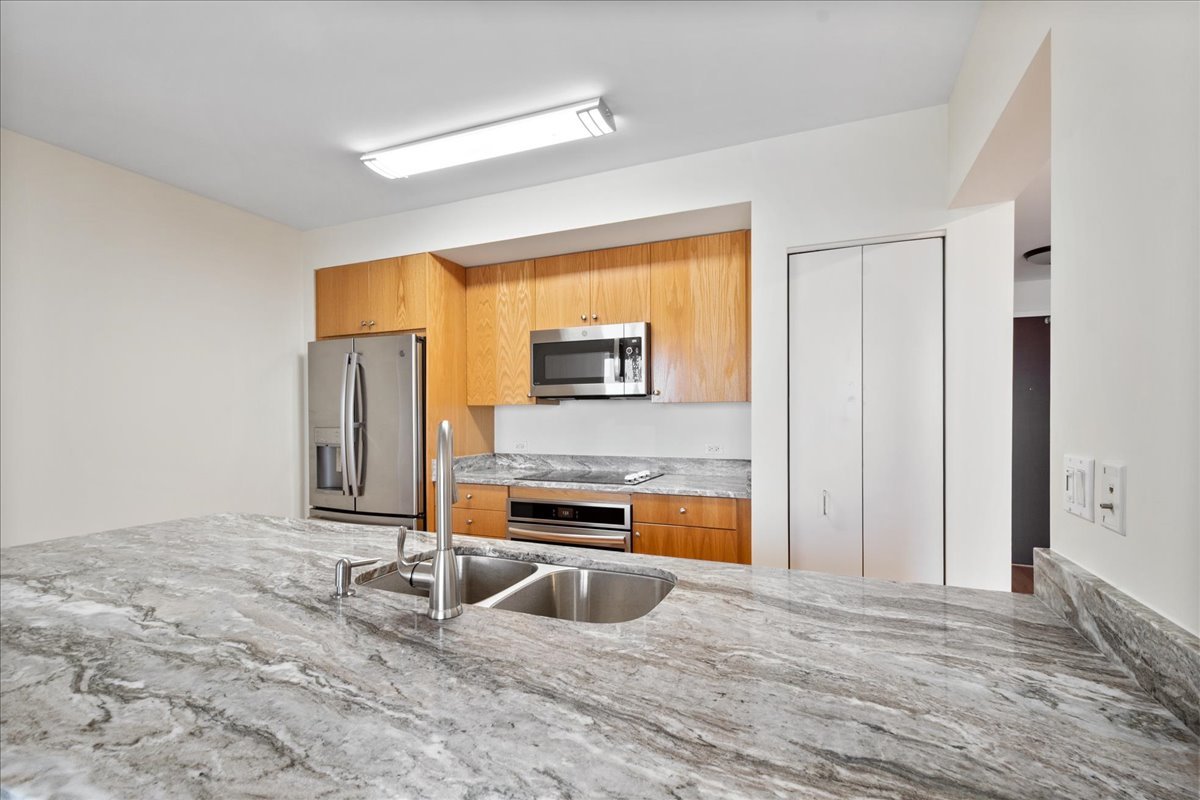 807 DAVIS Street 1607