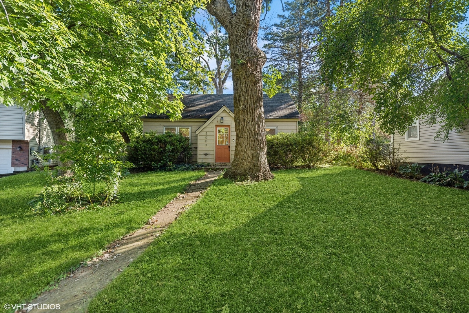 View Round Lake Beach, IL 60073 house