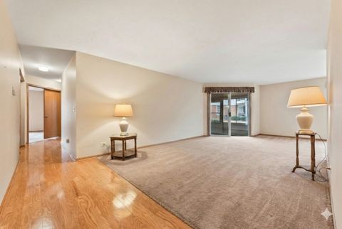 Tiny photo for 901 BUTTERNUT Lane #A, Mount Prospect, IL 60056 (MLS # 12582580)