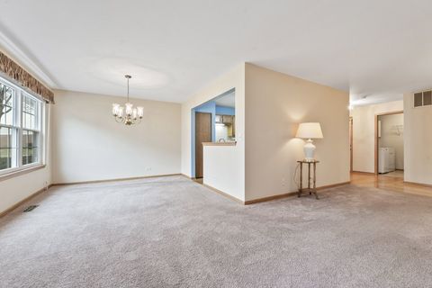Tiny photo for 901 BUTTERNUT Lane #A, Mount Prospect, IL 60056 (MLS # 12582580)