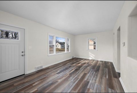 Tiny photo for 2037 Leclaire Street, Davenport, IA 52803 (MLS # 12591676)