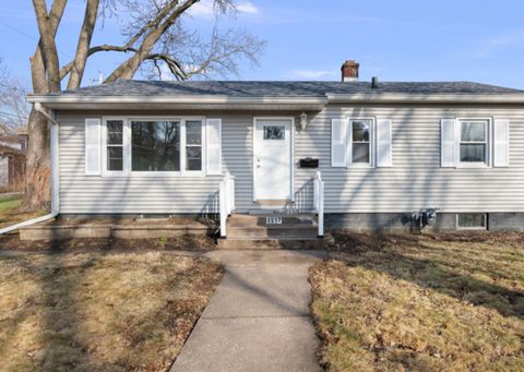 Photo of 2037 Leclaire Street, Davenport, IA 52803 (MLS # 12591676)