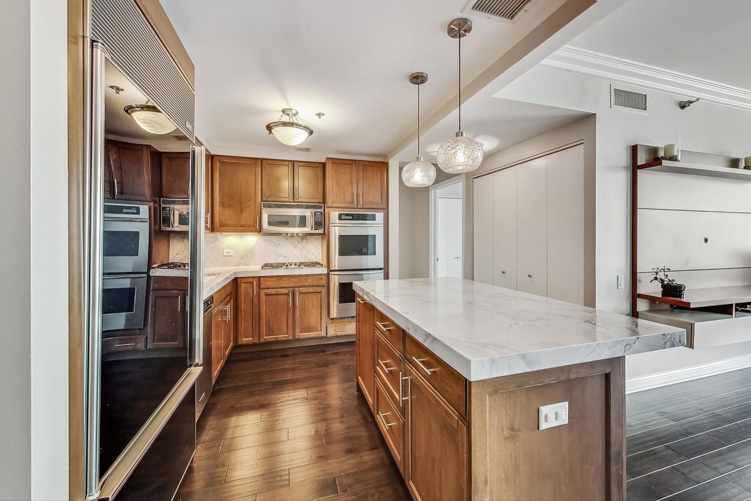 25 E Superior Street 1703