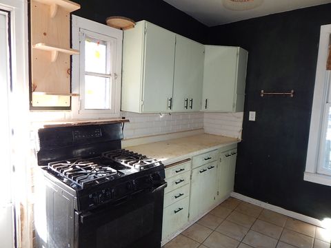 Tiny photo for 1621 W 7TH Street, Davenport, IA 52802 (MLS # 12597135)