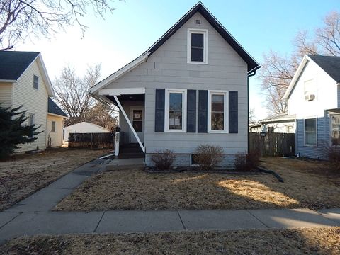 Photo of 1621 W 7TH Street, Davenport, IA 52802 (MLS # 12597135)
