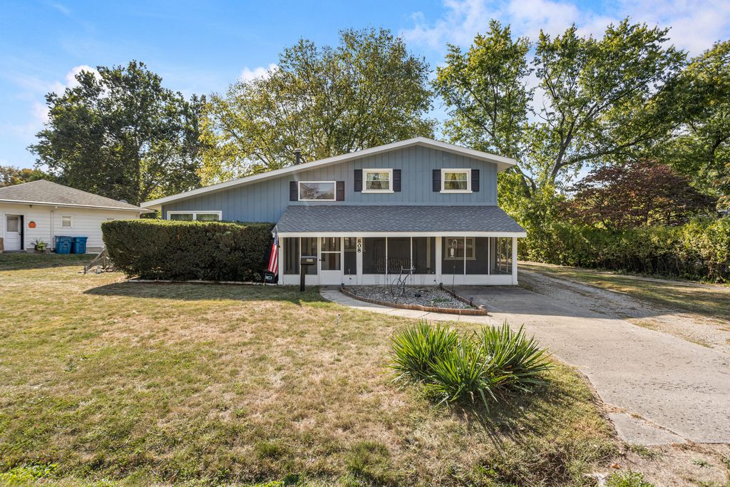 Photo for 808 S Longview Road, Monticello, IL 61856 (MLS # 12479998)