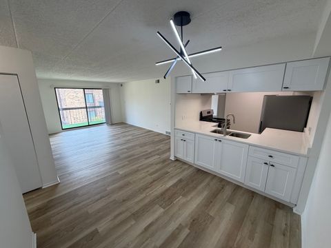 Photo of 7531 175th Street #422, Tinley Park, IL 60477 (MLS # 12614995)